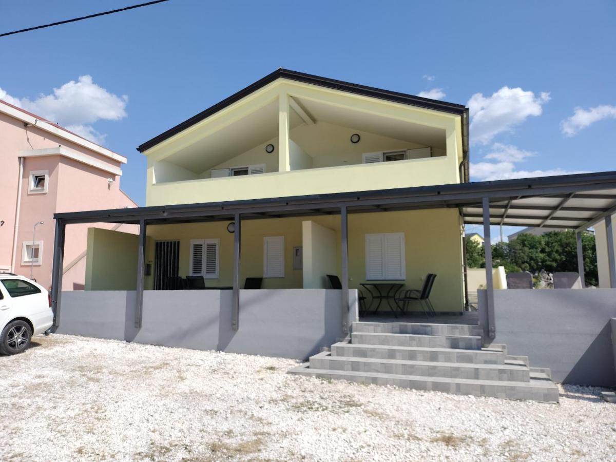 Apartmani Verica Karlobag Exterior foto