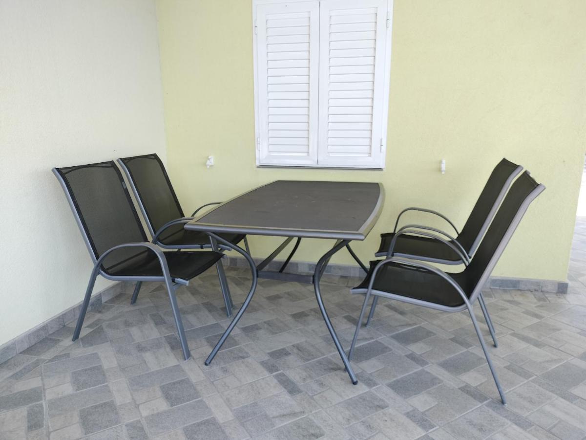 Apartmani Verica Karlobag Exterior foto