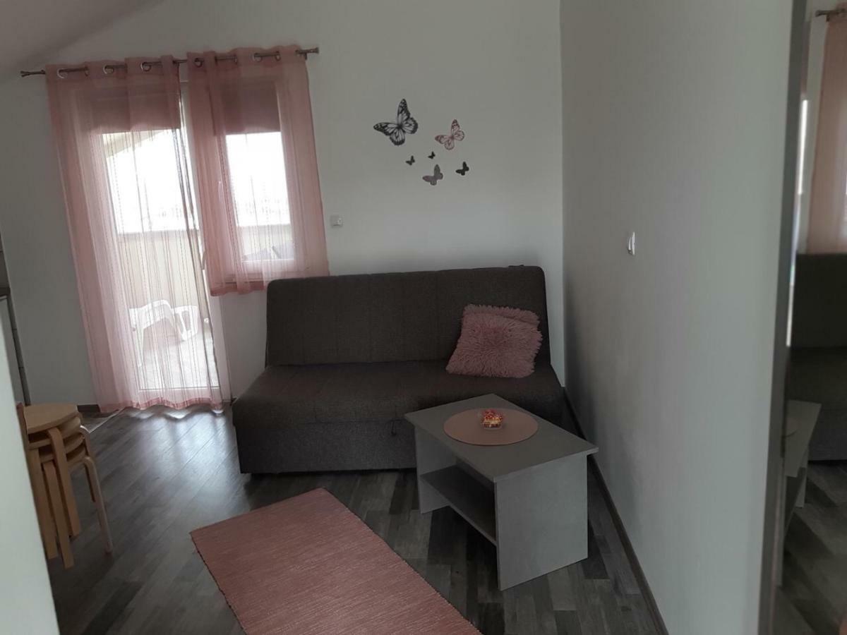 Apartmani Verica Karlobag Exterior foto